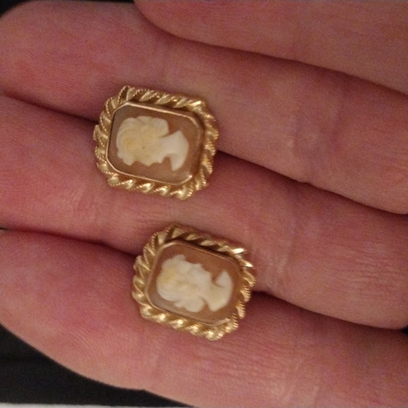 Vintage 12K GF Cameo Screw Back Earrings - Picture 2 of 6
